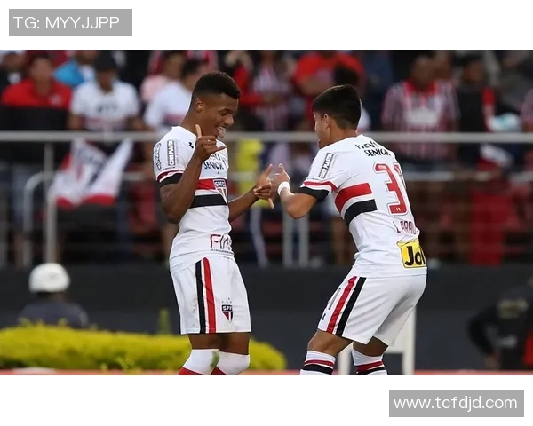 圣保罗与克鲁塞罗激战正酣谁能在这场对决中笑到最后 圣保罗与克鲁塞罗激战正酣谁能在这场对决中笑到最后