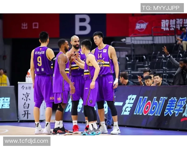 山东男篮与北控男篮激战正酣谁将赢得这场精彩对决的胜利